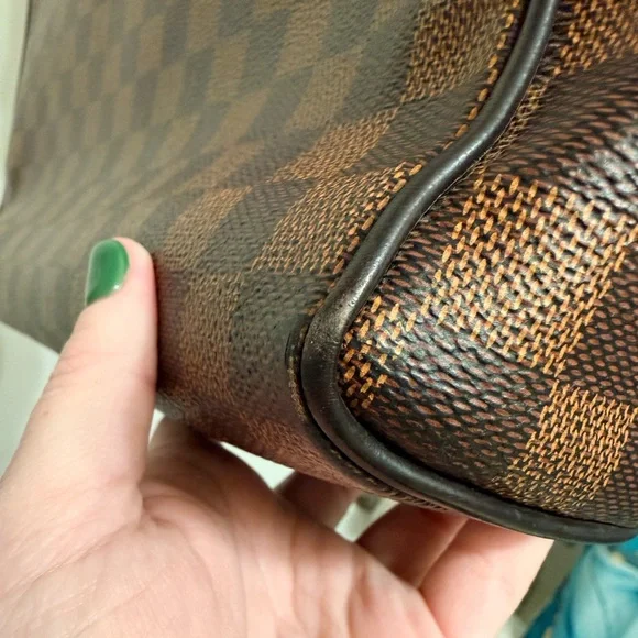 *Beautiful* Authentic Louis Vuitton - Damier Ebene Messenger Bag - Picture 8 of 16